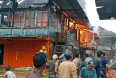 Diduga Akibat Korsleting Listrik, Rumah Beserta Isinya Hangus Terbakar