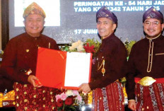 Herman Deru Hadiahi Bantuan Gubernur di Momen HUT Palembang