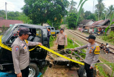Kereta Api Hantam Mobil L300