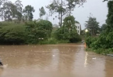 Hujan Deras, Jalan Menuju Perkantoran Pemkab OKU Selatan Banjir