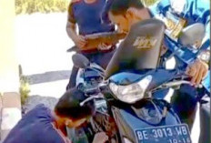 Damkar OKU Timur Turun Tangan Perbaiki Motor Warga Mogok