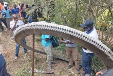 Cincin Logam Seberat 500 Kilogram Jatuh Dari Langit di Mukuku, Kenya