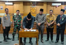 Anggota Dewan Saling Debat Warnai Rapat Pembahasan APBD 2025