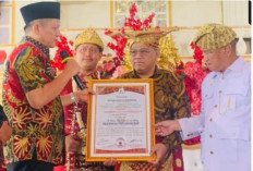 Giri Ramanda Kiemas Dianugerahi Gelar Raja Mangku Penyuimbang Bumi