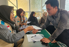 Nyalakan Pelita Harapan, YBM PLN UP3 Lahat Salurkan Beasiswa Cahaya Pintar untuk 66 Siswa di Kabupaten Lahat