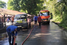Gandeng Masyarakat Bersihkan Sampah di Pasar Saka Selabung