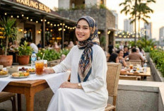 7 Tips Stylish Pakai Hijab Motif Saat Bukber, Tampil Anggun Tanpa Berlebihan