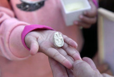 Bocah 3 Tahun Temukan Amulet Scarab Kanaan Berusia 3.800 Tahun di Israel