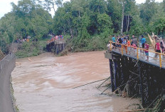 Dua Jembatan Penghubung Putus Diterjang Banjir