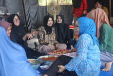 Turun Ikut Masak di Dapur Umum untuk Korban Banjir