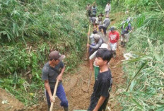 Perlancar Distribusi Hasil Panen Warga Lakukan Gotong Royong Perbaiki Jalan