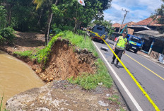 Longsor Ancam Jalan Lintas Sumatera