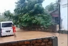 Hujan Deras Rendam Rumah Warga