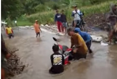 Akses Lumpuh, Warga Gunung Tiga Terisolasi Akibat Banjir
