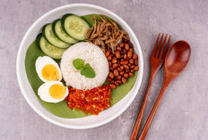 Nasi Lemak Nikmat dengan Sambal Pedas dan Pelengkap Sempurna