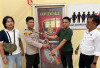 Warga Serahkan Senpira Secara Sukarela