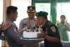 Beri Kejutan Kue dan Nasi Tumpeng di Markas TNI