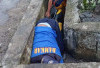 Cegah Banjir, Damkar OKU Selatan Bersama Warga Bersihkan Saluran Air