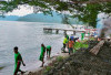 Ajak Siswa-Siswi Bersihkan Sampah di Danau Ranau 