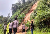 Jalan Pagaralam—Manna Lumpuh Total Akibat Longsor