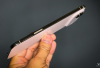 Pertama Kali Pegang iPhone 17 Air? Rasanya Lebih Mirip Kartu Kredit daripada Smartphone! 