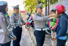 Bagikan Puluhan Helm Tumbuhkan Kesadaran Tertib Lalulintas