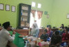 8 Anak Yatim Terima Santunan Pendidikan dari Kemenag OKU Selatan