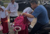 Bupati OKU Timur Antar Anak ke Sekolah dengan Sepeda Motor
