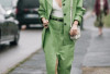 10 Rekomendasi Baju Dalaman Blazer yang Bikin Penampilan Makin Stylish