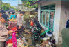Banjir Mulai Surut, Warga Lakukan Pembersihan Sisa Lumpur