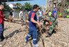 Angkut Sampah hingga Bambu di Sungai Ogan