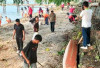 Libatkan Siswa Bersihkan Sampah di Sekitar Danau Ranau