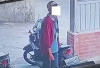 Terekam CCTV! Terduga Pelaku Curanmor Beraksi di Parkiran Toko 