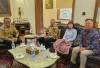 Setengah Dibuka