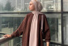 12 Warna yang Cocok dengan Coklat Tua untuk Outfit Stylish dan Elegan