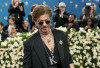 Shah Rukh Khan Tampil Perdana di Met Gala 2025, Wakili India dengan Busana Karya Sabyasachi