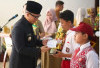 253 Siswa SD Berprestasi di OKU Terima Beasiswa